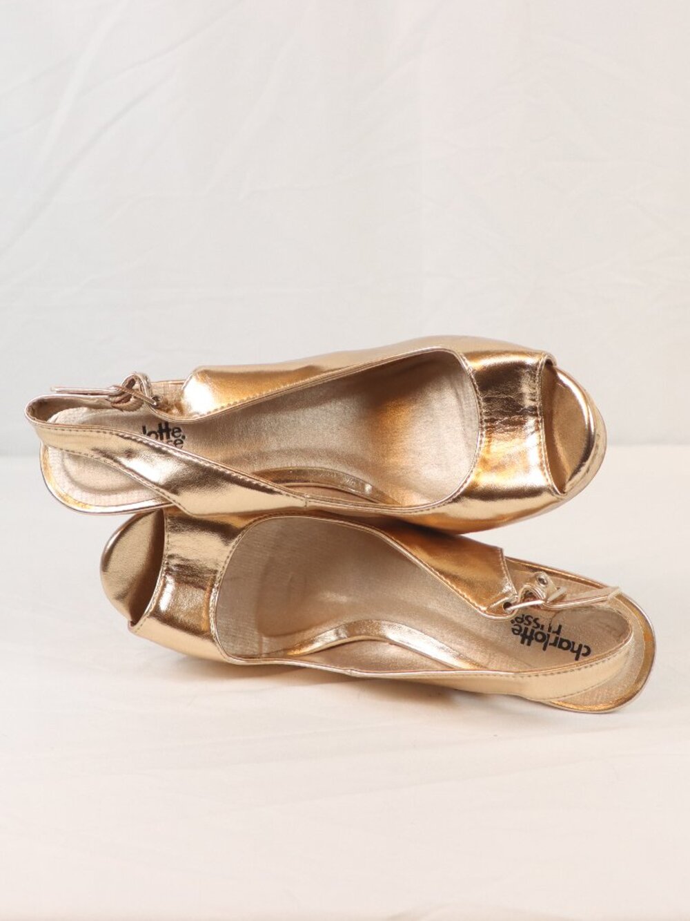 Beautiful Gold Charlotte Russe Size 10 Platform Wedges - Picture 5 of 5